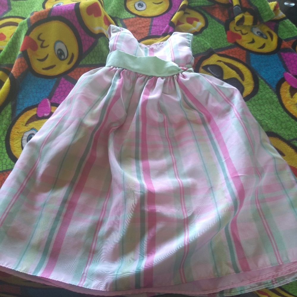 💥Lil girls dress size 4✋